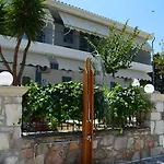 Apart Otel Ammos Glífa